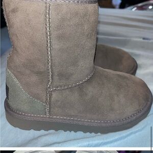 Grey toddler Uggs size 11 - worn a few times